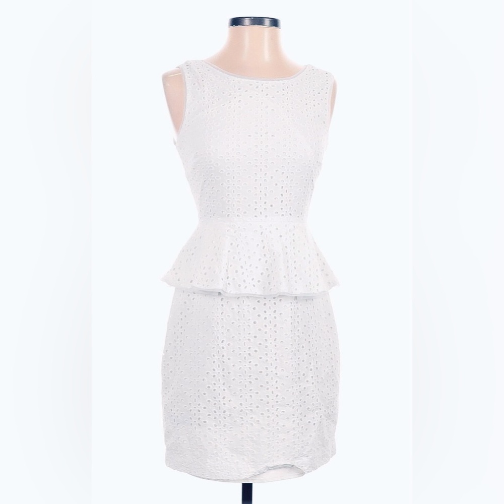 Summer eyelet BCBG Paris must have